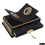 Rayiha Serisi Kadife Kaplamalı Ahşap Rahleli Kutu + Orta Boy Arapça Kadife Kuran + Taşıma Çantası Hediye Seti